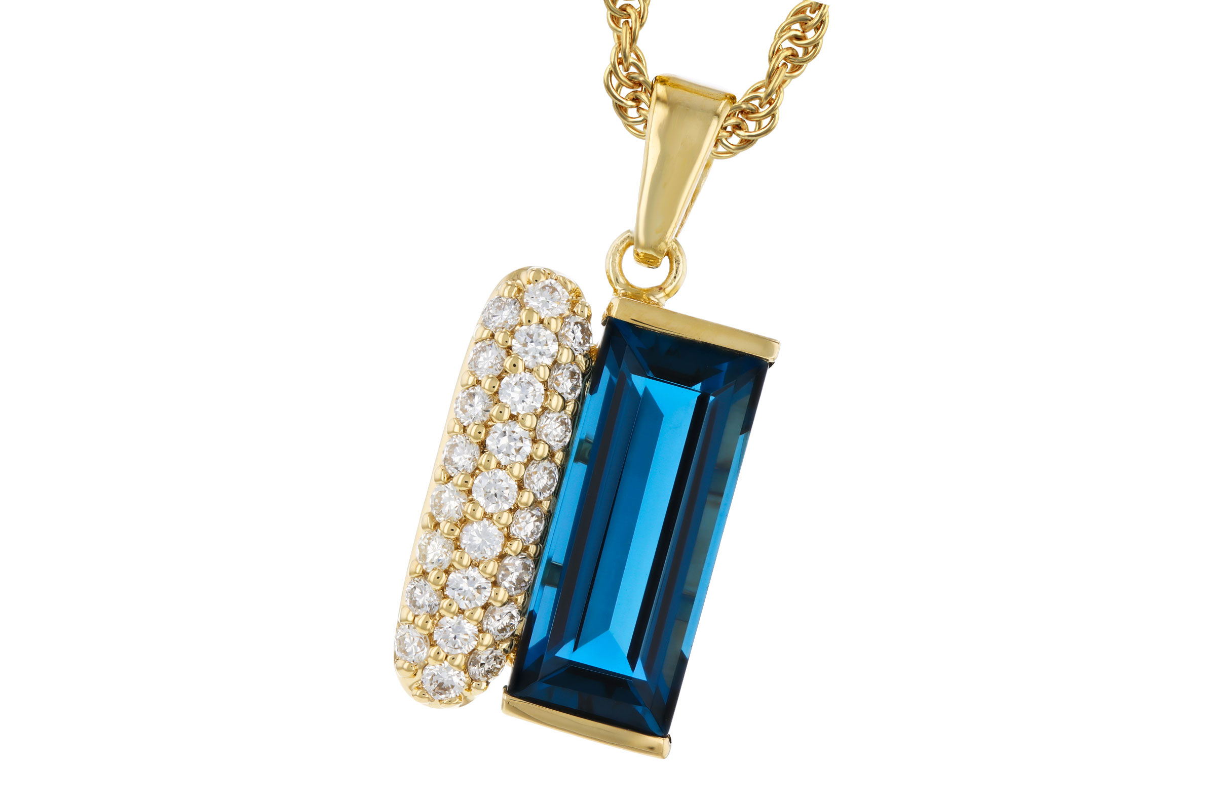 B312-11763: NECK 2.67 LONDON BLUE TOPAZ 2.92 TGW (12x5MM BT)